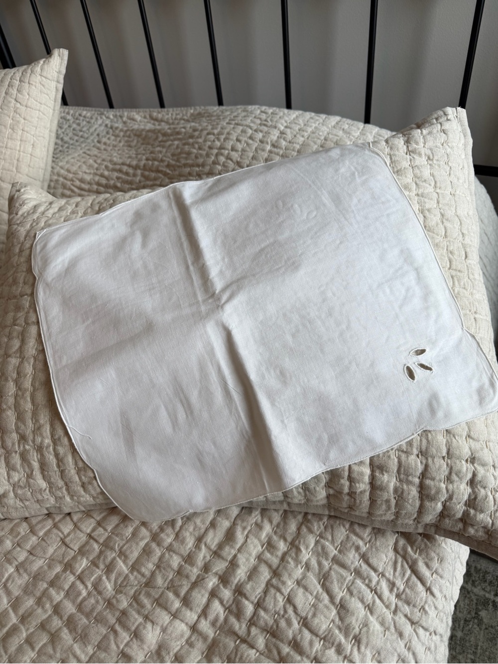 Napkins Vintage Embroidered White Linen Napkins - Set of 14 NWOT - Picture 4 of 5